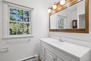 22 Baylis Pl, Syosset, NY 11791 - Photo 32