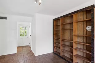 22 Baylis Pl, Syosset, NY 11791 - Photo 22