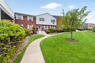 31 Doxbury Ln, Suffern, NY 10901 - Photo 2