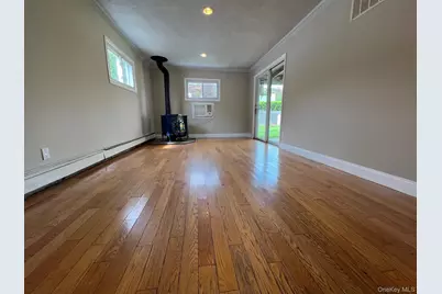51 Friendly, Hicksville, NY 11801 - Photo 6
