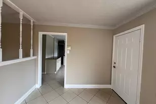51 Friendly, Hicksville, NY 11801 - Photo 4