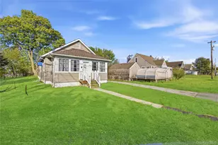 25 Lamport Ave, Port Jefferson Station, NY 11776 - Photo 2