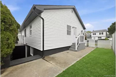84 N Fordham Road, Hicksville, NY 11801 - Photo 28