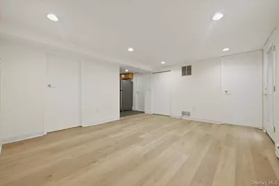 84 N Fordham Road, Hicksville, NY 11801 - Photo 18