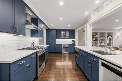 262 E Lexington Avenue, Oceanside, NY 11572 - Photo 2