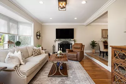 1 Catherwood Crescent, Melville, NY 11747 - Photo 4
