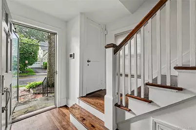 25 Vanderburgh Avenue, Larchmont, NY 10538 - Photo 2