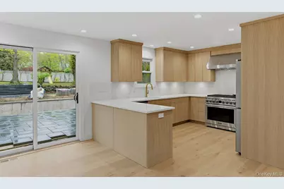 7 Mortimer Street, Westhampton Beach, NY 11978 - Photo 6