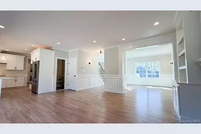 3421 Hawthorne Drive N, Wantagh, NY 11793 - Photo 12