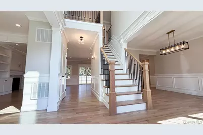 3421 Hawthorne Drive N, Wantagh, NY 11793 - Photo 4