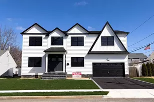 3421 Hawthorne Dr N, Wantagh, NY 11793 - Photo 2
