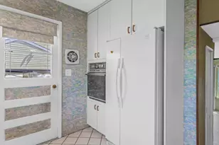 24 Jerold St, Plainview, NY 11803 - Photo 10