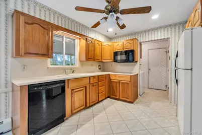 171 Nathan Drive, Bohemia, NY 11716 - Photo 18