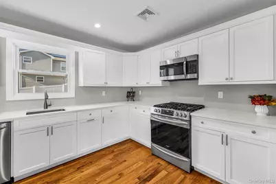 191 N Huron Street, Ronkonkoma, NY 11779 - Photo 12