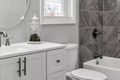 191 N Huron Street, Ronkonkoma, NY 11779 - Photo 24