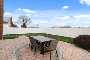 166 Pratt St, West Babylon, NY 11704 - Photo 22