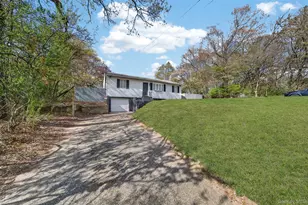 65 Maple Ln, Medford, NY 11763 - Photo 4