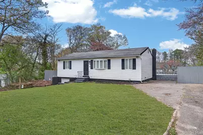 65 Maple Lane, Medford, NY 11763 - Photo 2