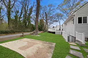 72 Seminole St, Selden, NY 11784 - Photo 4