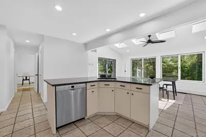 8 Amalfi Drive, Cortlandt Manor, NY 10567 - Photo 14