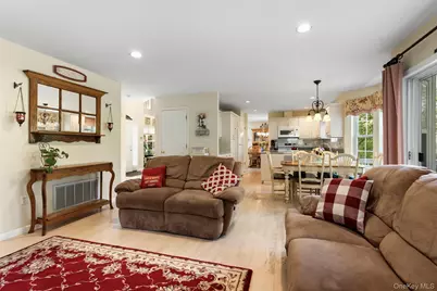 300 Rockwood Court, Yorktown Heights, NY 10598 - Photo 18