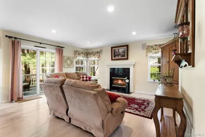300 Rockwood Court, Yorktown Heights, NY 10598 - Photo 16