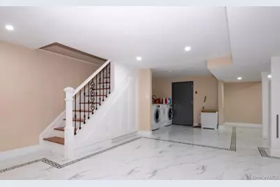 24814 Van Zandt Avenue, Little Neck, NY 11362 - Photo 12
