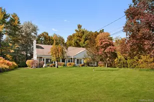 14 Earlwood Dr, Poughkeepsie, NY 12603 - Photo 2
