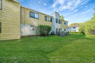 197 N Pointe Circle, Coram, NY 11727 - Photo 4