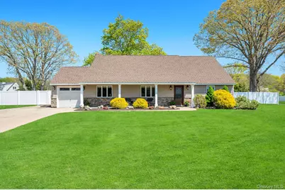 237 Oakland Avenue, Miller Place, NY 11764 - Photo 2