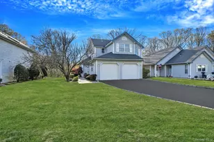 206 Dorado Ct N, Middle Island, NY 11953 - Photo 2