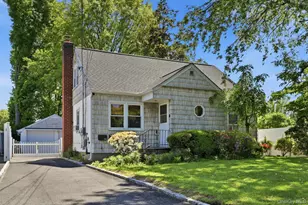 135 Woolsey Ave, Glen Cove, NY 11542 - Photo 2