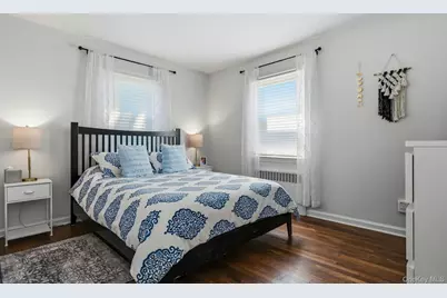 135 Woolsey Avenue, Glen Cove, NY 11542 - Photo 14