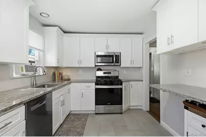 135 Woolsey Avenue, Glen Cove, NY 11542 - Photo 10