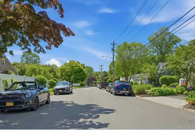 135 Woolsey Avenue, Glen Cove, NY 11542 - Photo 24