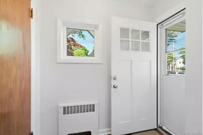 135 Woolsey Avenue, Glen Cove, NY 11542 - Photo 4