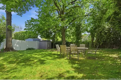 135 Woolsey Avenue, Glen Cove, NY 11542 - Photo 22