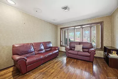 27 Whittier Drive, Searingtown, NY 11507 - Photo 14