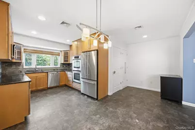 27 Whittier Drive, Searingtown, NY 11507 - Photo 8