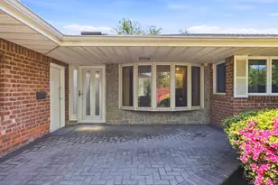 27 Whittier Dr, Searingtown, NY 11507 - Photo 2