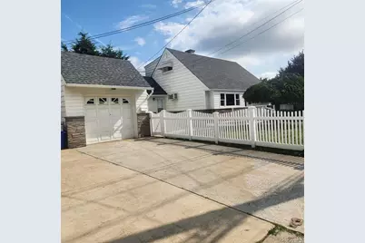 30 Montgomery Avenue #house, Oceanside, NY 11572 - Photo 4