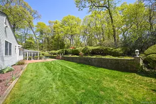 8 Roundabout Rd, Smithtown, NY 11787 - Photo 22