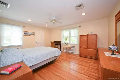 8 Roundabout Road, Smithtown, NY 11787 - Photo 10