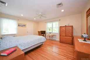 8 Roundabout Rd, Smithtown, NY 11787 - Photo 10
