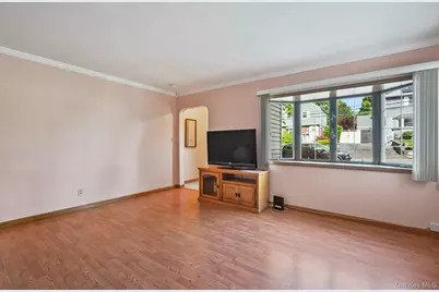 38 Croydon Road, Yonkers, NY 10710 - Photo 12