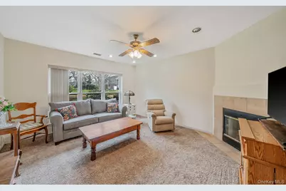 47 Madder Lake Circle, Commack, NY 11725 - Photo 8