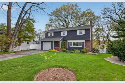 17 Hillcrest Drive #A, Glen Head, NY 11545 - Photo 2