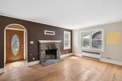 107 E 25th Street, Huntington Station, NY 11746 - Photo 6