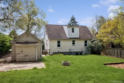 107 E 25th Street, Huntington Station, NY 11746 - Photo 24