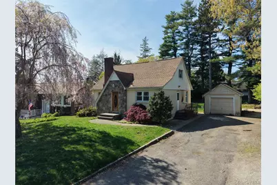 107 E 25th Street, Huntington Station, NY 11746 - Photo 22